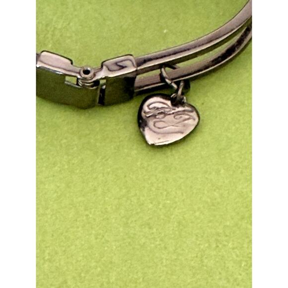 Betsey Johnson Roses are Red Mesh Bow Bangle Bracelet - Picture 5 of 5